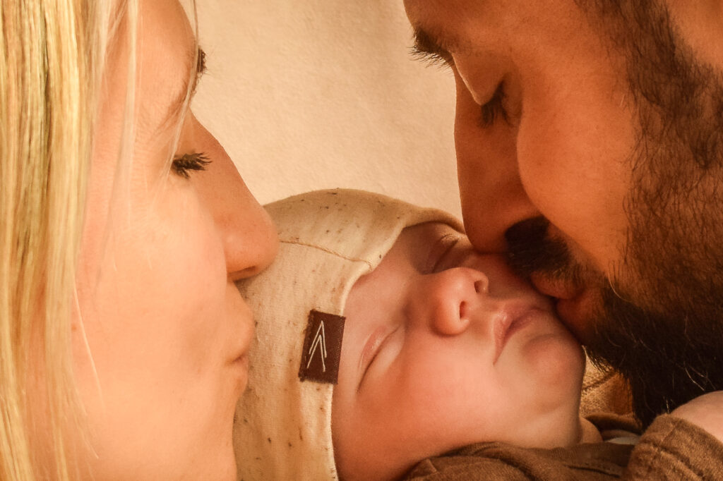 lifestyle newborn fotografie op het tempo de baby